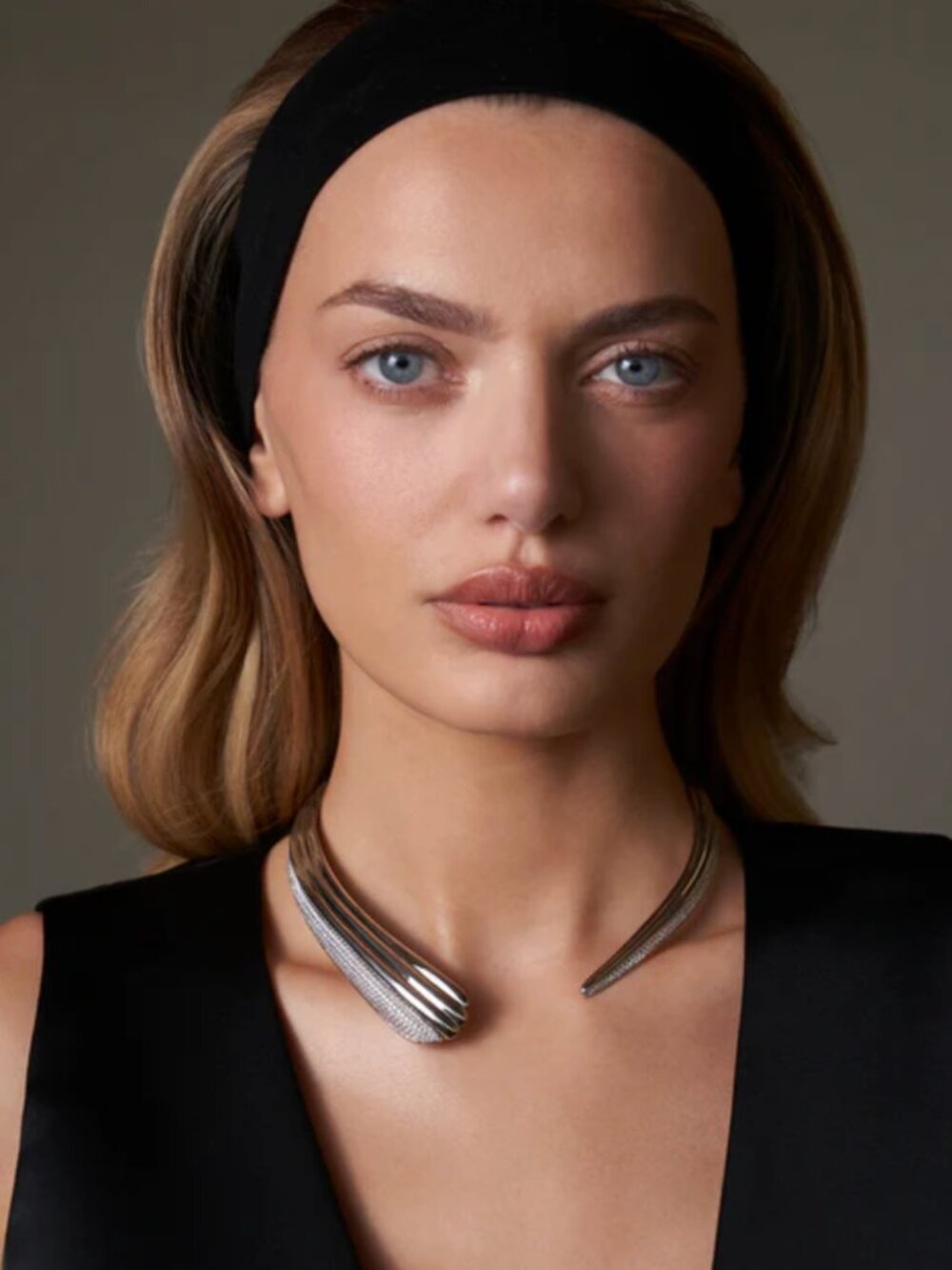 Lili Claspe Jasmine Tookes Eloise Collar